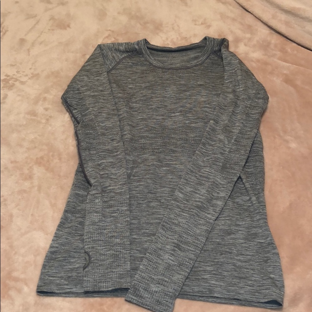 LIKE NEW LULULEMON TOP